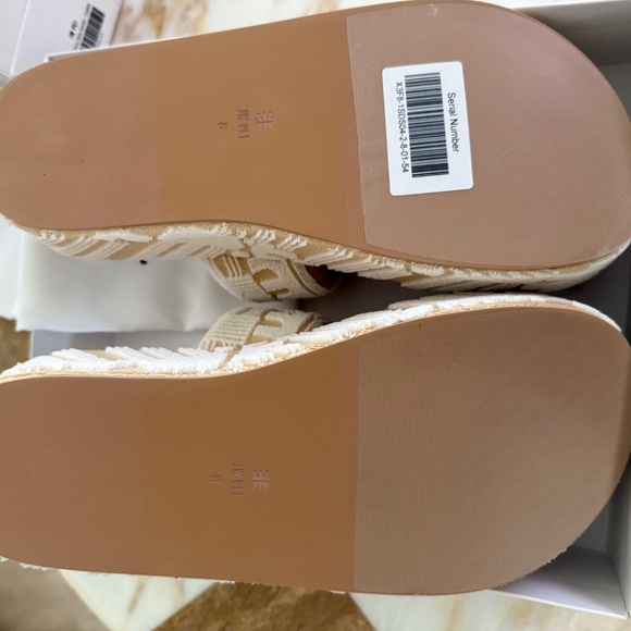 JW PEI Terry Lexi Slide Oat Milk- size 8 - Picture 5 of 9